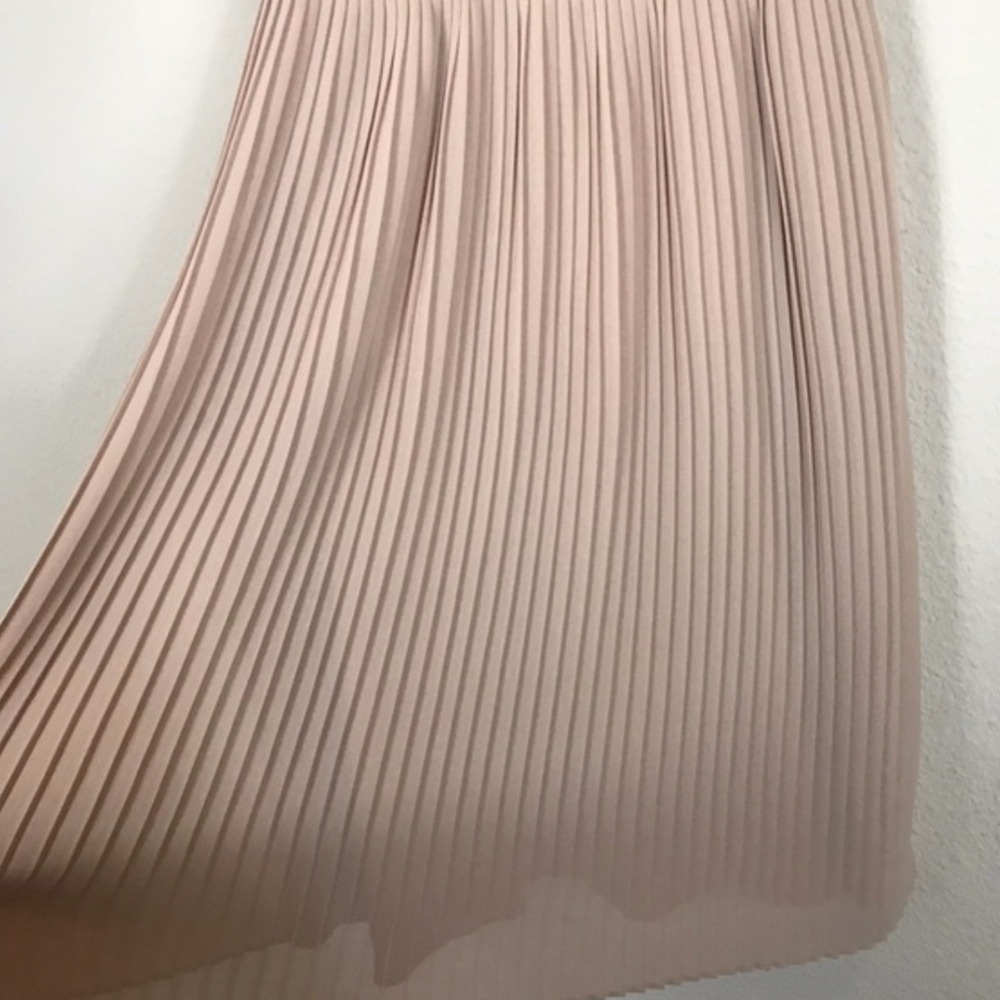 💎🆕NWOT  Halston Natural Pleated Wrap Dres Sz 2 - Picture 3 of 5